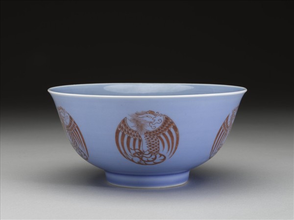 藍釉描紅團鳳紋碗