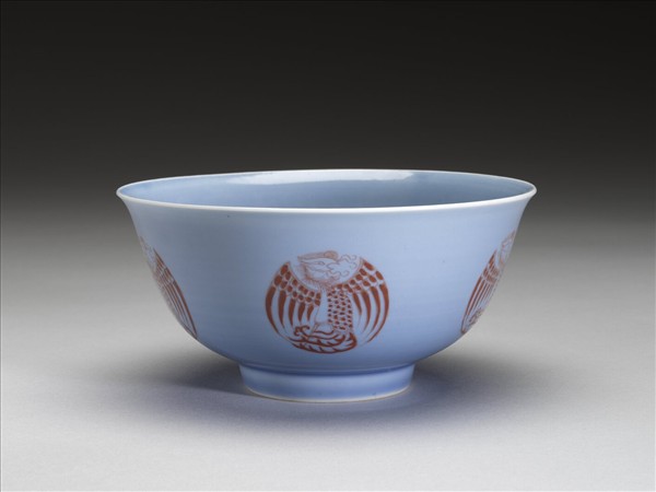 藍釉描紅團鳳紋碗