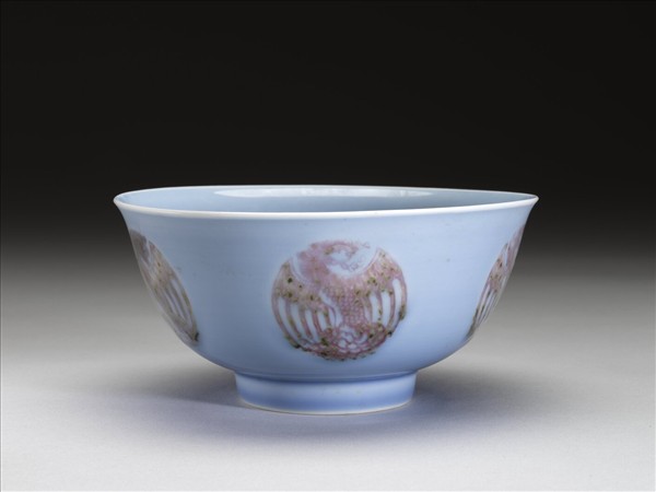 藍釉紅彩團鳳紋碗