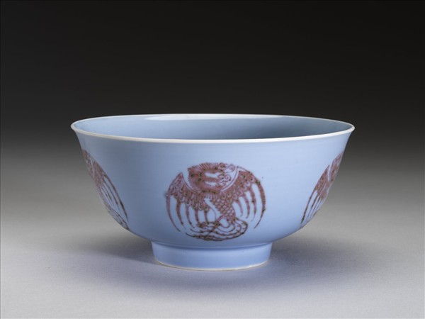 藍釉紅彩團鳳紋碗