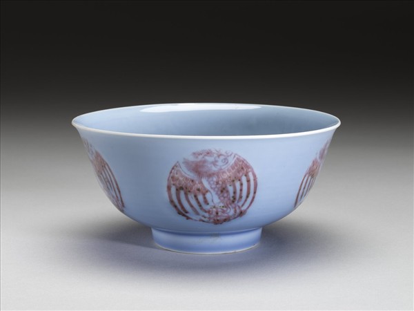 藍釉紅彩團鳳紋碗