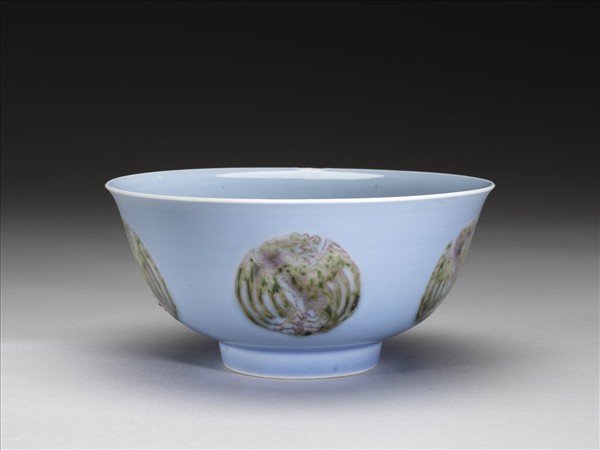 藍釉紅彩團鳳紋碗