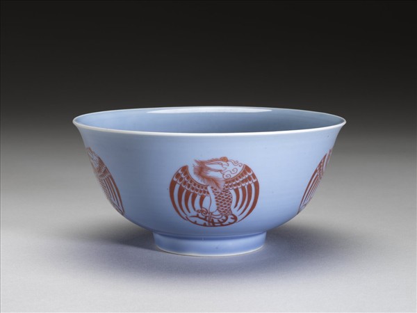 藍釉描紅團鳳紋碗