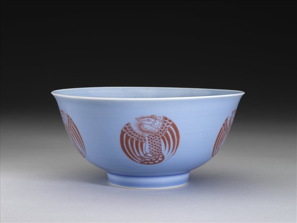 藍釉描紅團鳳紋碗