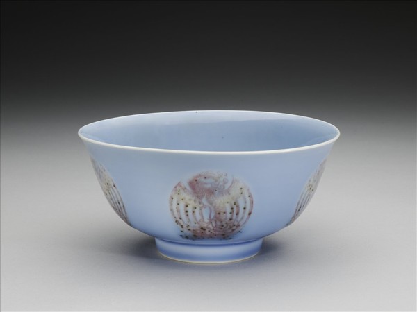 藍釉紅彩團鳳紋碗