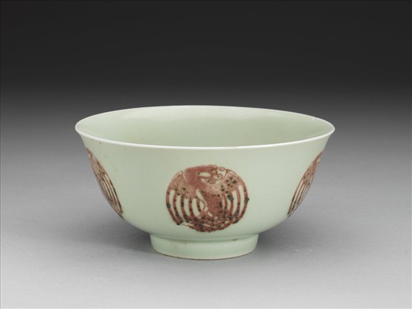 冬青釉紅彩團鳳紋碗