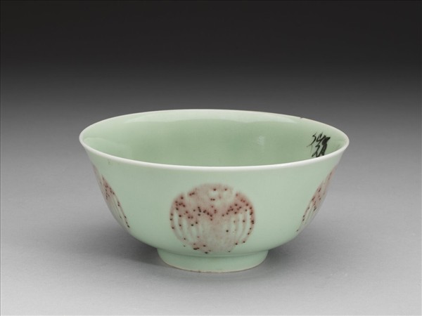 冬青釉紅彩團鳳紋碗