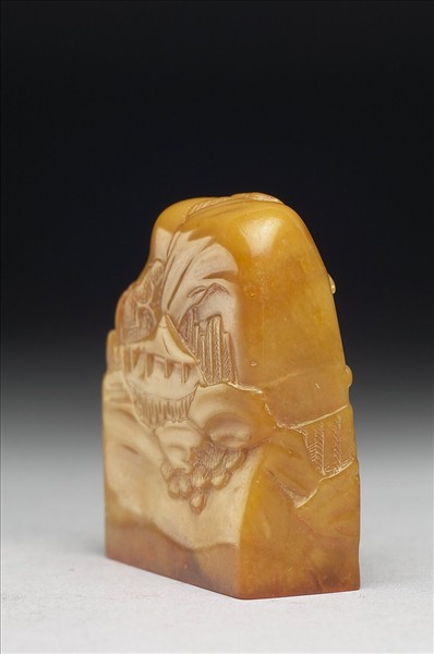 壽山石「無限離情無窮江水無邊山色」印