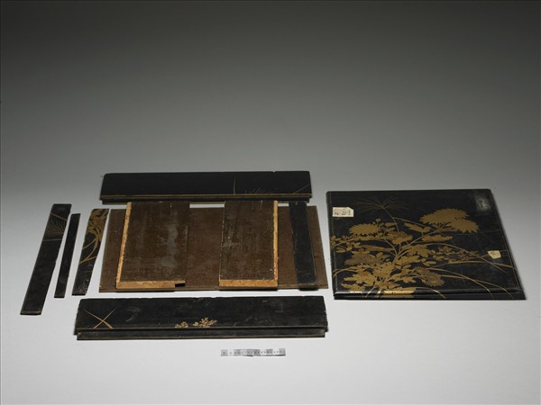 蒔繪花卉紋漆盒