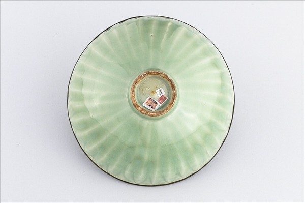 龍泉窯 青瓷蓮瓣紋碗