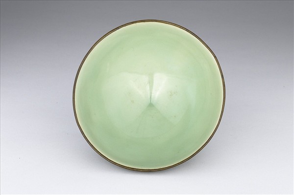 龍泉窯 青瓷蓮瓣紋碗