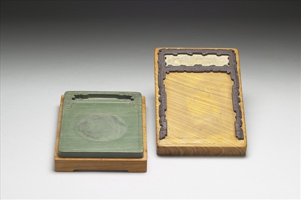 嵌魚化石松花石硯