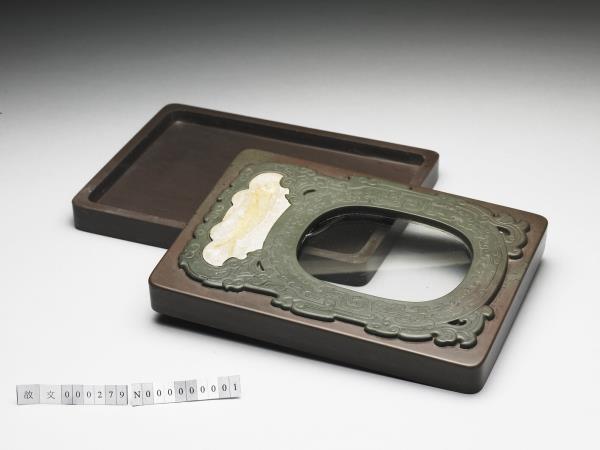 松花石嵌魚化石及玻璃夔龍紋硯盒