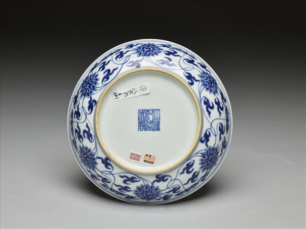 青花番蓮紋盤