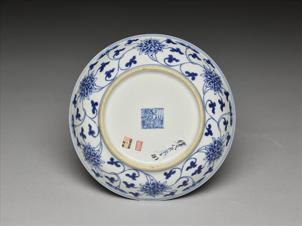 青花番蓮紋盤