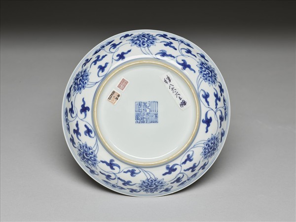 青花番蓮紋盤