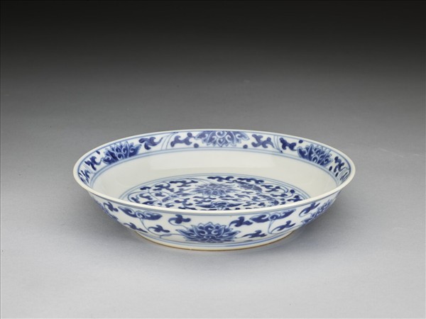 青花番蓮紋盤