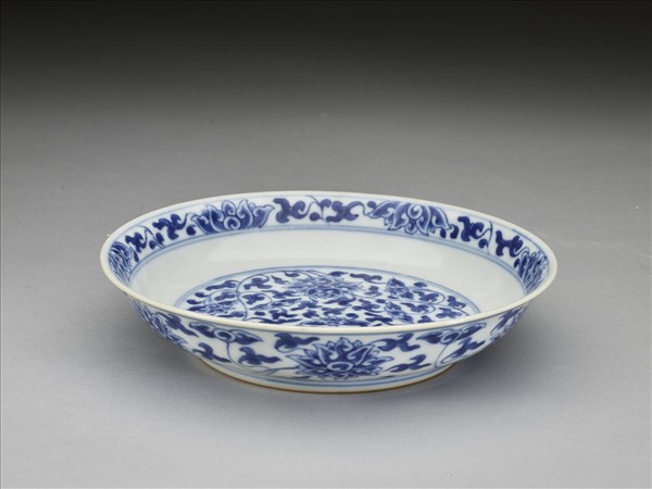 青花番蓮紋盤