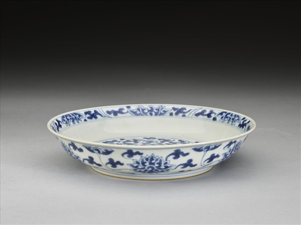 青花番蓮紋盤