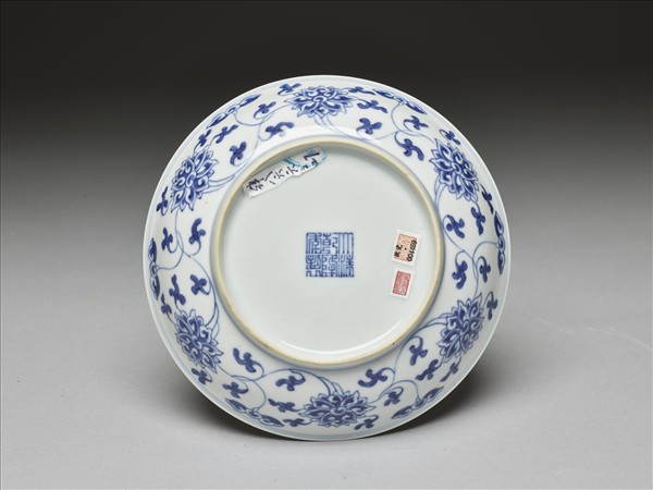 青花番蓮紋盤