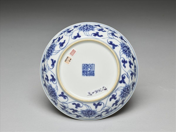 青花番蓮紋盤