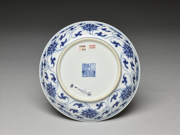 青花番蓮紋盤