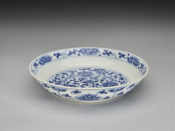 青花番蓮紋盤