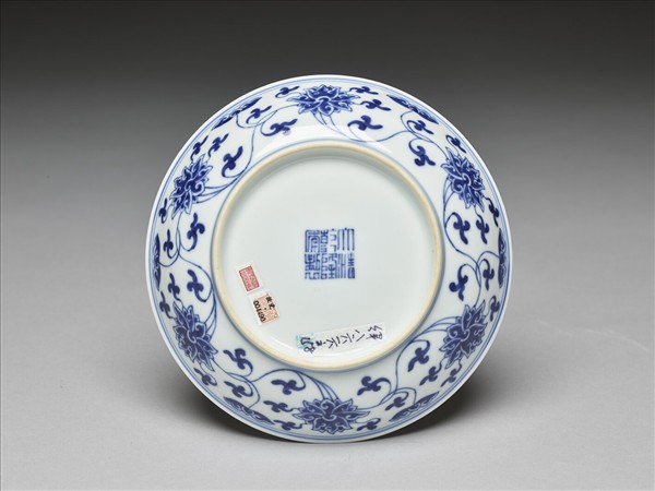 青花番蓮紋盤
