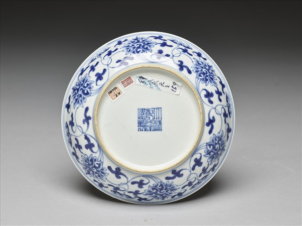 青花番蓮紋盤