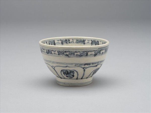 越南青花花卉碗