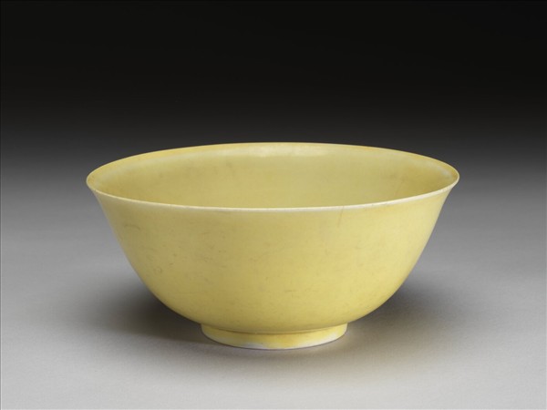 嬌黃釉碗