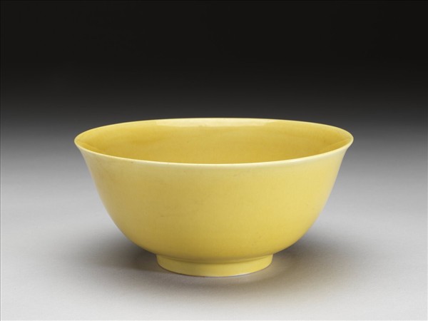嬌黃釉碗