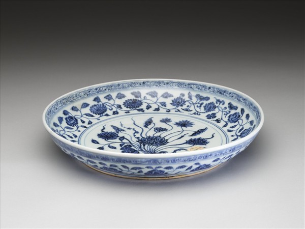 青花一把蓮紋盤