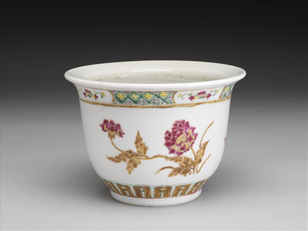 粉彩花卉紋花盆
