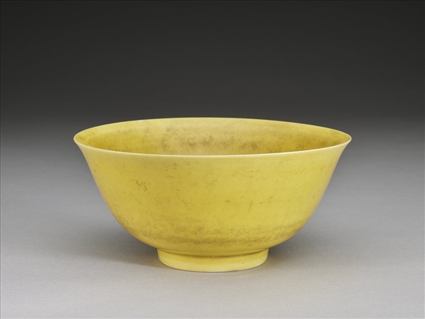 嬌黃釉碗