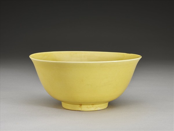 嬌黃釉碗
