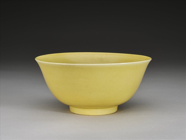 嬌黃釉碗