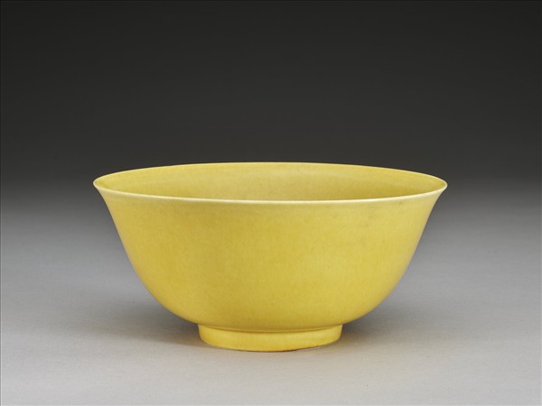 嬌黃釉碗