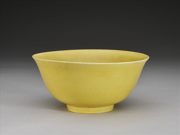 嬌黃釉碗