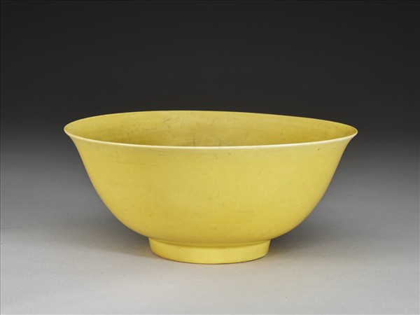 嬌黃釉碗
