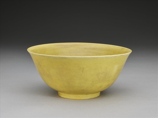 嬌黃釉碗
