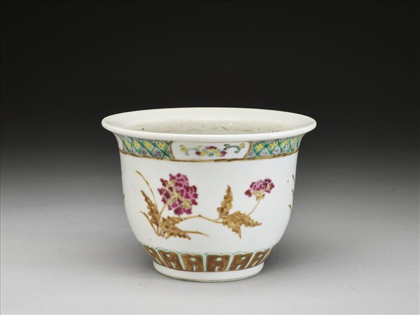 粉彩花卉紋花盆