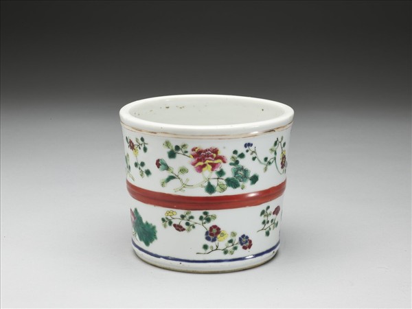 粉彩花卉紋花盆