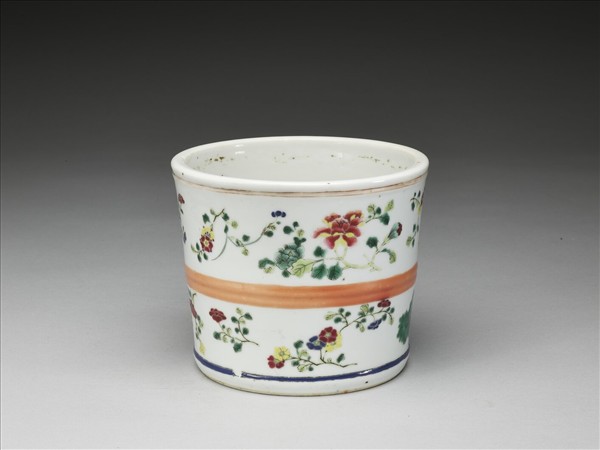 粉彩花卉紋花盆