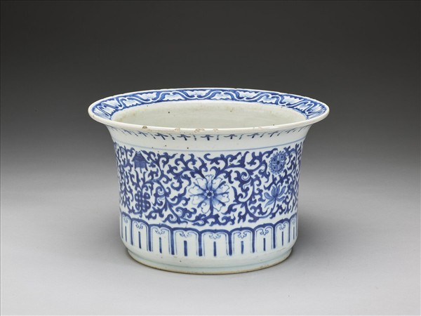 青花花卉八寶紋花盆