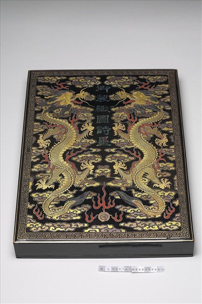 黑漆描金龍紋嵌螺鈿「御製織圖詩墨」盒