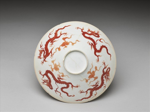 甜白釉描紅五龍紋葵瓣口碗
