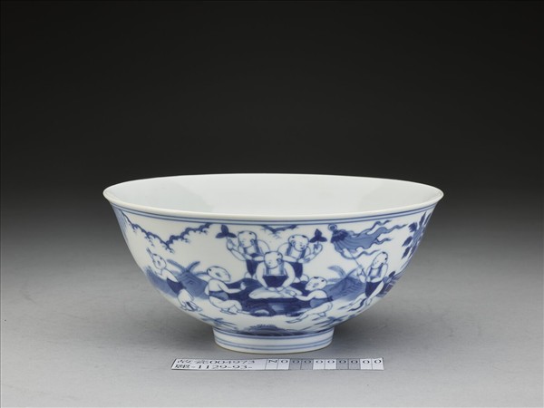 青花嬰戲圖碗