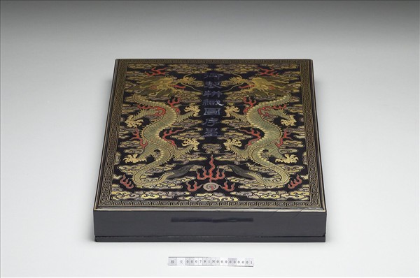 黑漆描金龍紋嵌螺鈿「御製耕織圖序墨」盒