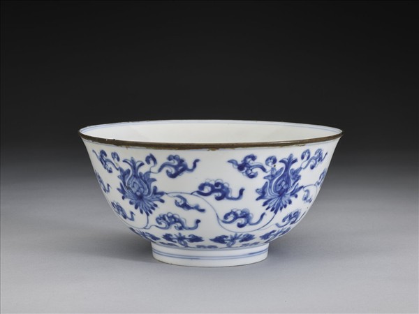 青花番蓮紋碗